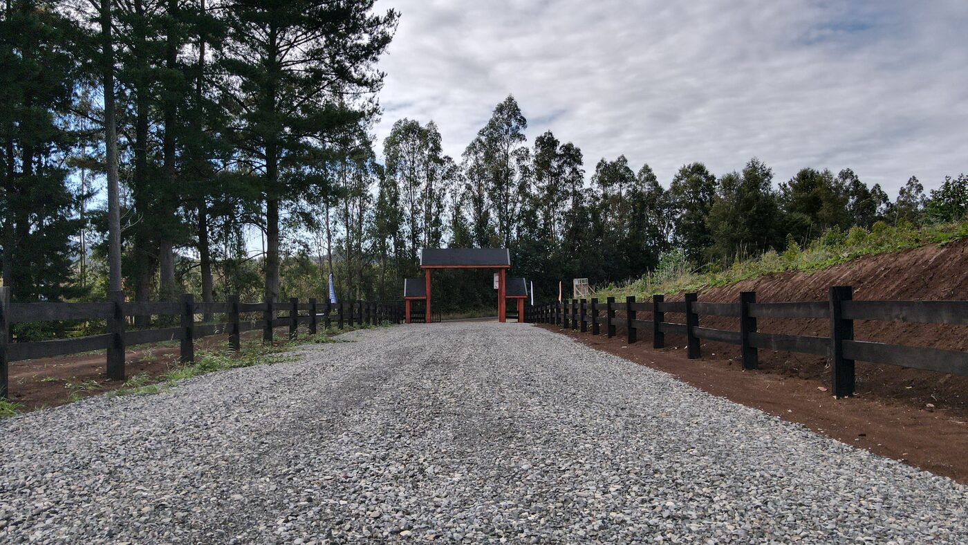 Acceso al proyecto con caseta de control